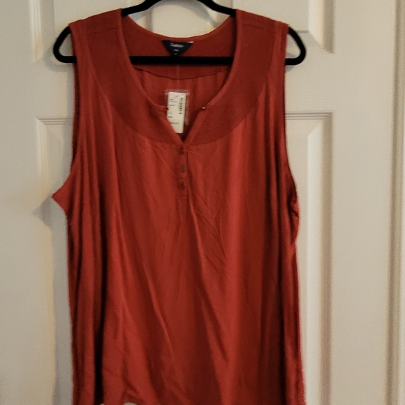 Sleeveless burnt orange blouse - Picture 1 of 4